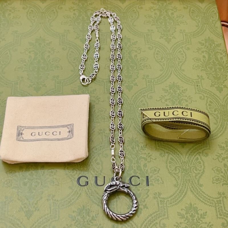 G*u*i necklaces